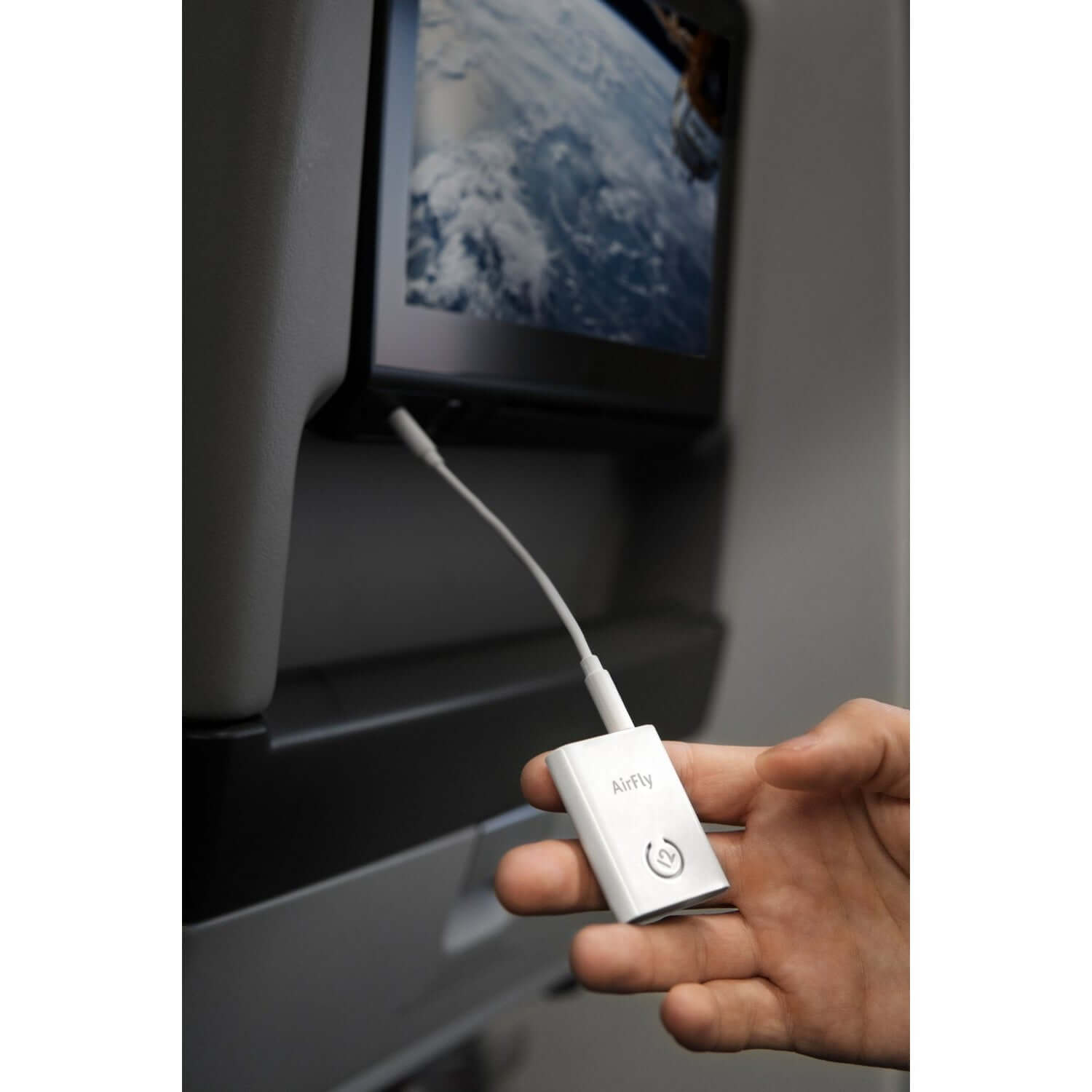 BEON.COM.AU Use your AirPods or wireless headphones with any wired headphone jack.Wish you could listen to in-flight TV with your AirPods? Want to hear the gym cardio machine's TV audio with your wireless headphones? Now you can, thanks to AirFly - a tiny device that connects wireless headphones to wired... Twelve South at BEON.COM.AU