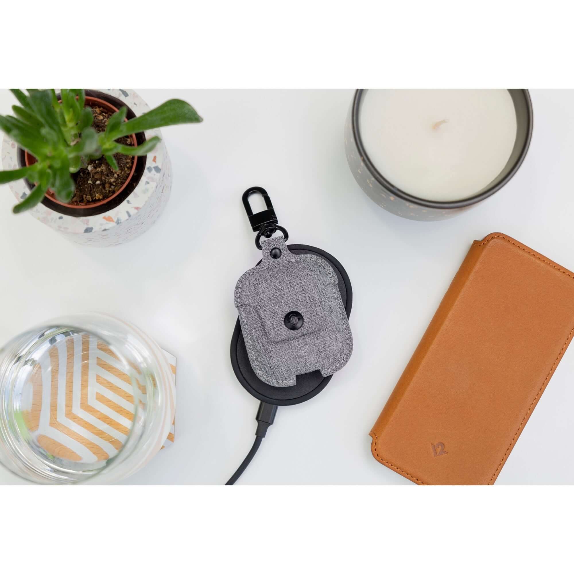 BEON.COM.AU Carry (and protect) your AirPods in style. Slip your AirPods Charging Case into AirSnap to keep your pricey ear buds safe and sound but still easily accessible. Hook the built-in swivel clip to your backpack or bag and you'll never have to search for where you left your AirPods again! When yo... Twelve South at BEON.COM.AU