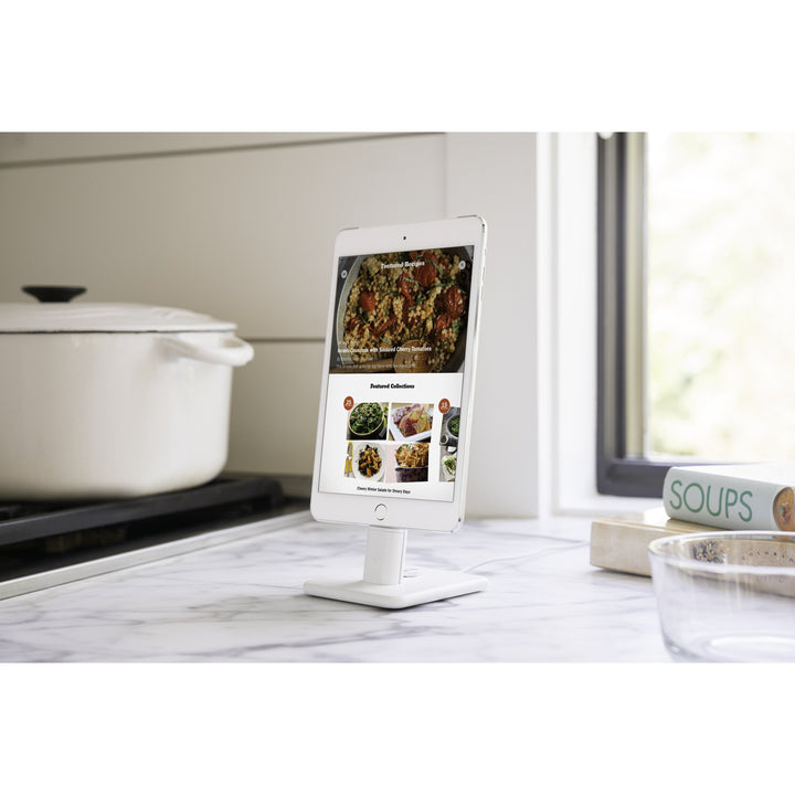 Buy online & save HiRise Deluxe 2 for iPhone/iPad - White |Twelve South |BEON.COM.AU A home for your iDevices We all have that spot where we drop our stuff the moment we step into our home or office. To help you make that go-to spot less cluttered, we created HiRise 2, the ultimate home for all your Lightning powered devices. This newly refined version of HiRise is one third smal... Twelve South at BEON.COM.AU