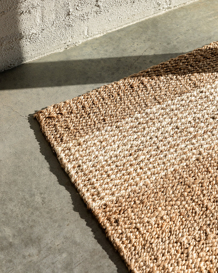 Anglesea Entrance Mat Make a subtle yet stylish statement with the low-profile design of the Anglesea entrance mat. Crafted from 100% jute with linear detailing, this understated mat is a durable, eco-friendly solution for trapping dirt and moisture. Aust