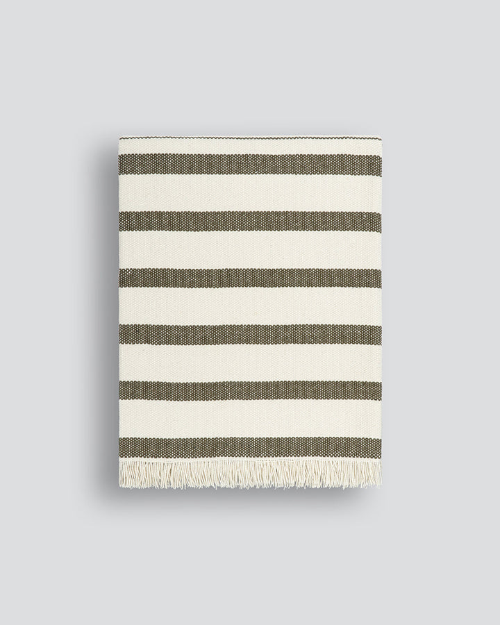 Banksia Throw A relaxed sense of living is reflected in the understated design of our Banksia throw. Woven from soft PET yarn, the inherent durability of this fibre allows this piece to transition from outside at the pool, to indoors on the couch. This pi