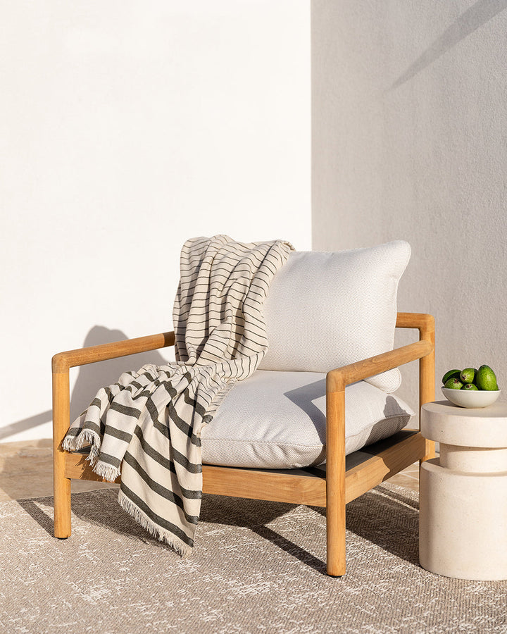 Banksia Throw A relaxed sense of living is reflected in the understated design of our Banksia throw. Woven from soft PET yarn, the inherent durability of this fibre allows this piece to transition from outside at the pool, to indoors on the couch. This pi