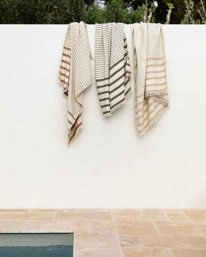 Banksia Throw A relaxed sense of living is reflected in the understated design of our Banksia throw. Woven from soft PET yarn, the inherent durability of this fibre allows this piece to transition from outside at the pool, to indoors on the couch. This pi