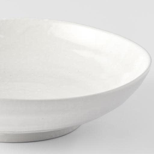 Save on Off White Shallow Bowl Made in Japan at BEON. 21cm diameter x 5cm height. Shallow bowl in Off White designThis is a great shallow bowl to use as an everyday bowl, use for noodles. pasta risottos and saladsHandmade in Japan. Microwave and Dishwasher safe.