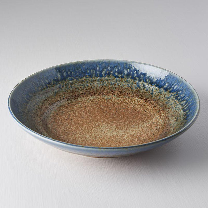 Save on Earth & Sky Flat Base Serving Bowl Made in Japan at BEON. 29cm diameter x 6cm height Flat Base Serving Bowl in Earth & Sky Design The Earth & Sky range features a hand-dipped edge of bold ink-blue contrasted with a speckled tawny brown. This bowl is great for serving salads, pasta or meats. Use as a serving bowl or as a decorative fruit bowl. The flat base serving bowl makes a perfect wedding or engagement gift. Handcrafted in JapanMicrowave and dishwasher safe