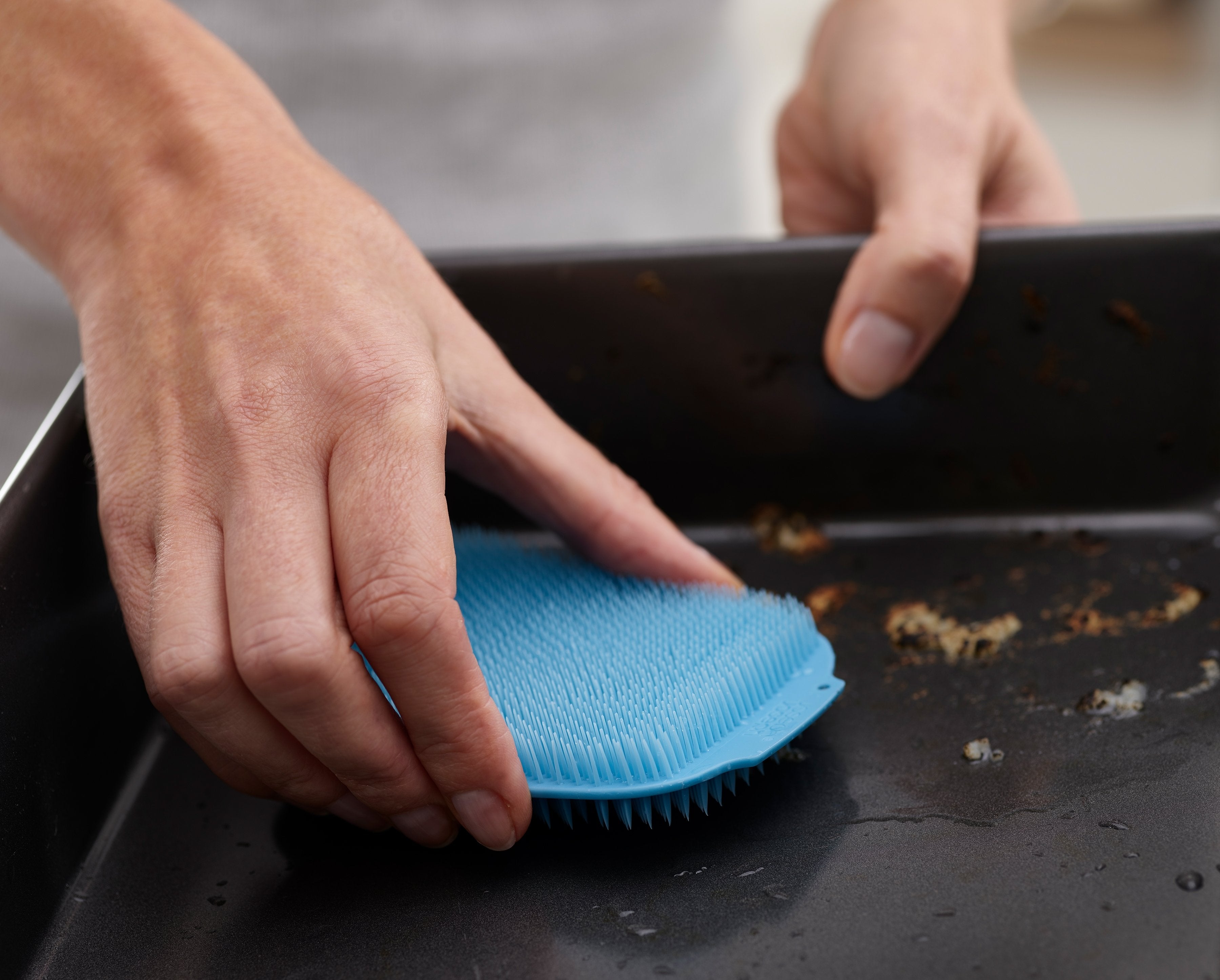 BEON.COM.AU  One side of this flexible scrubber has fine bristles for gentle cleaning tasks while the other has coarse bristles for tougher deposits, making it the perfect cleaning tool.  Quick drying Stiff bristles for effective cleaning Safe on non-stick cookware Easy to rinse clean 100% recyclable Blue se... Joseph Joseph at BEON.COM.AU