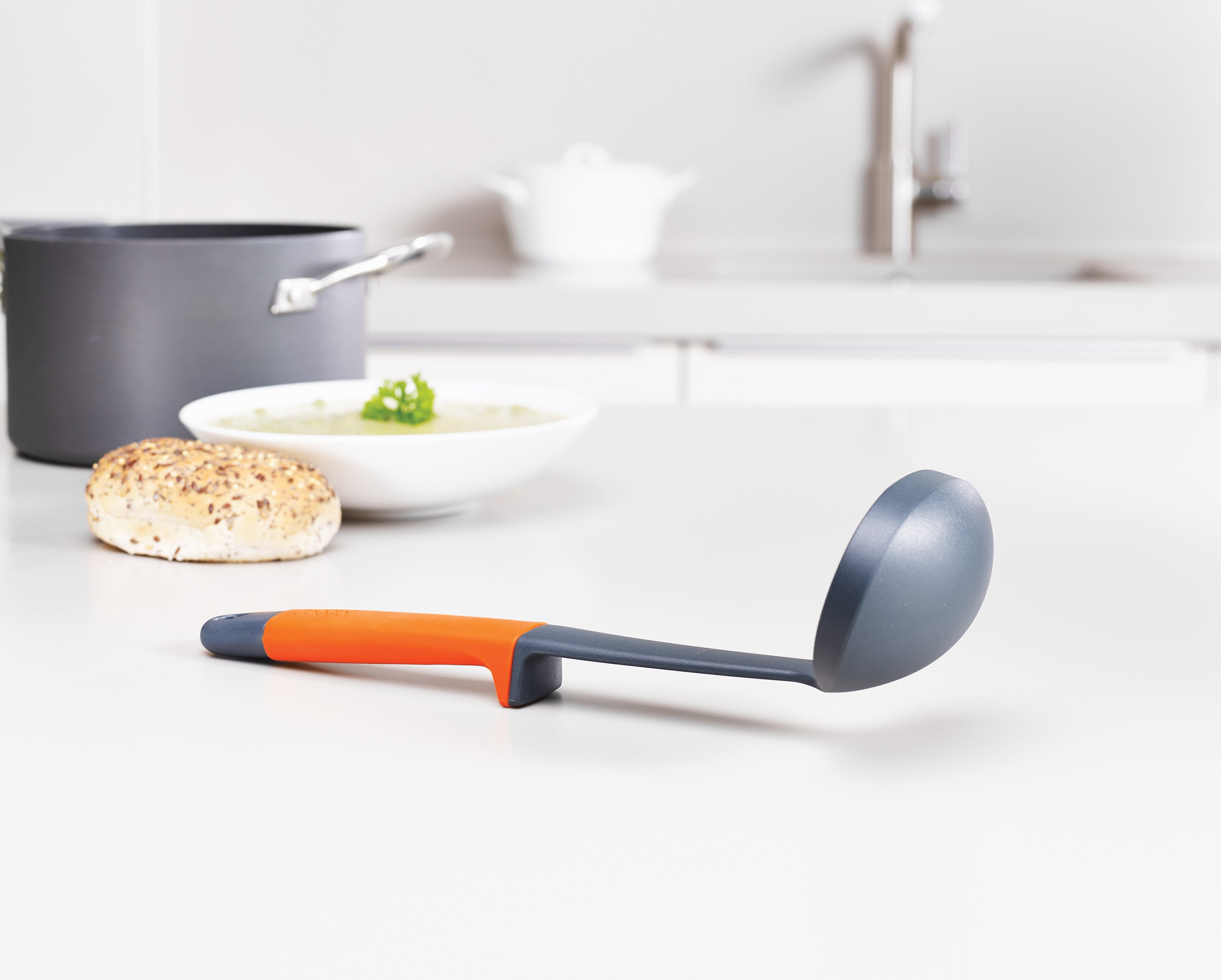 BEON.COM.AU  This streamlined utensil sets features 6 kitchen tools with nylon heads and integrated tool rests in their handles.  Set includes: slotted spoon, spaghetti server, solid spoon, slotted turner, flexible turner and ladle Weighted handles and integrated tool rests prevent tool heads from touching t... Joseph Joseph at BEON.COM.AU