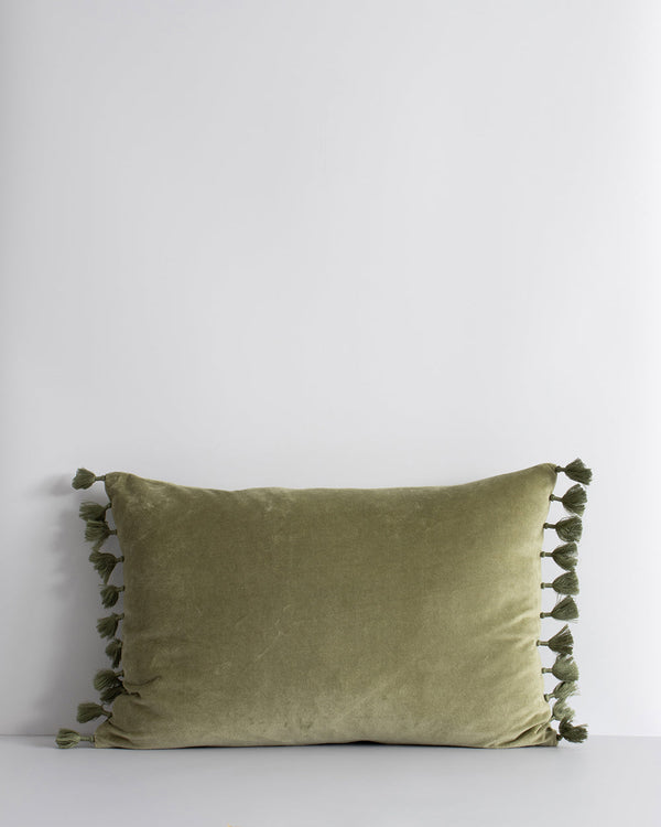 Este Cushion Luxury and playfulness meet in this tassel-edged design in soft cotton-velvet. With its ability to create beautiful highlights and gradients of tone, velvet is synonymous with luxury and can be worked into a variety of interior schemes. This