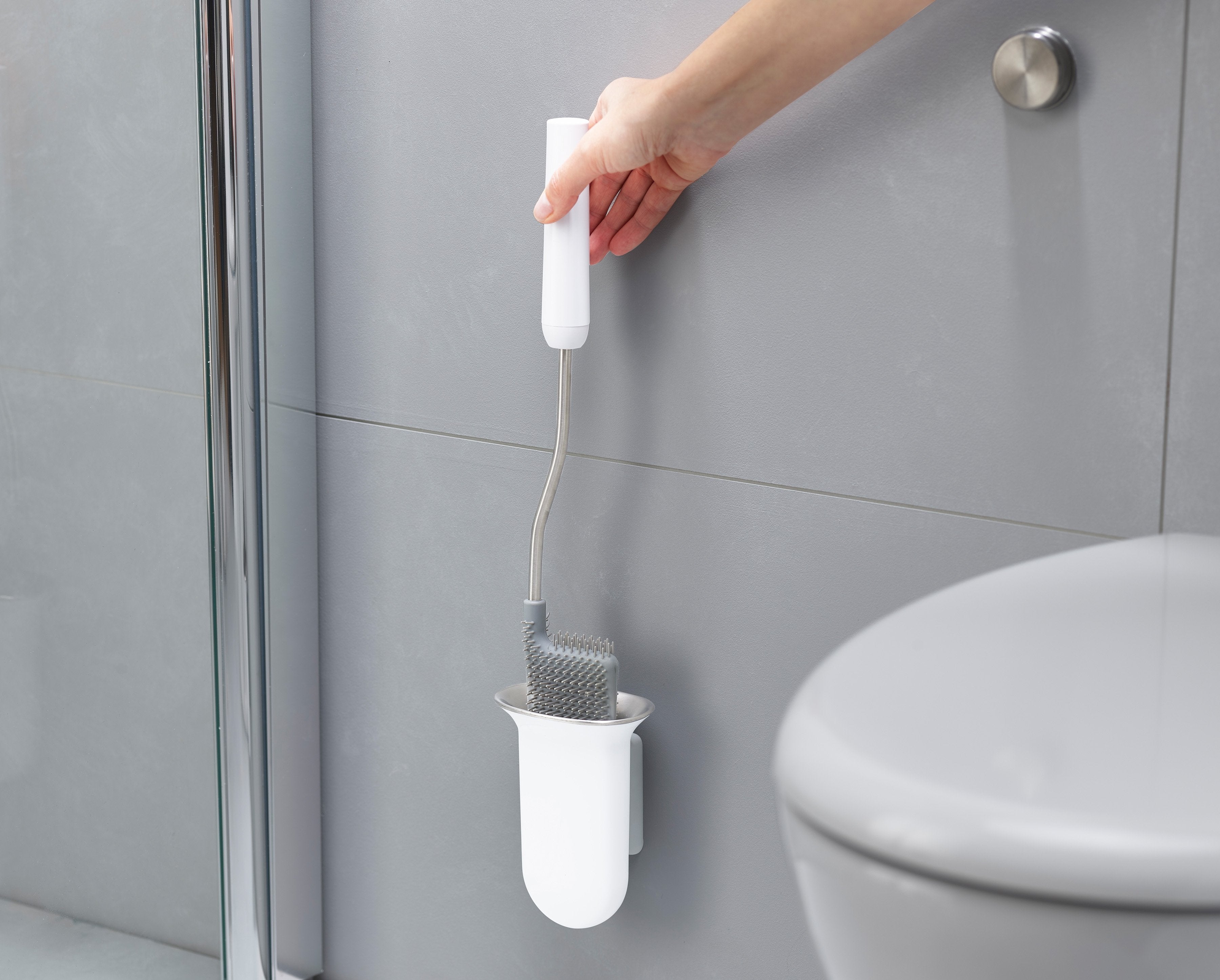 BEON.COM.AU  This version of our bestselling toilet brush comes with a smart wall-mounted holder which saves valuable floor space and makes cleaning easier.  Flexible, D-shaped head reaches all areas, even under the rim Anti-drip: less dripping between cleaning and storing Anti-clog: wide bristle spacing ens... Joseph Joseph at BEON.COM.AU
